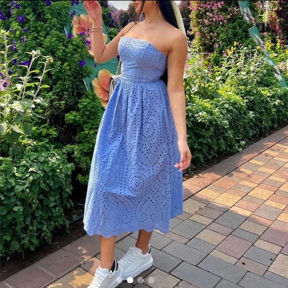 NWT H&M 100% Cotton Eyelet Embroidered Bandeau Midi Dress Light Blue Size Medium - Picture 2 of 8